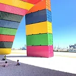 Les Centre & *