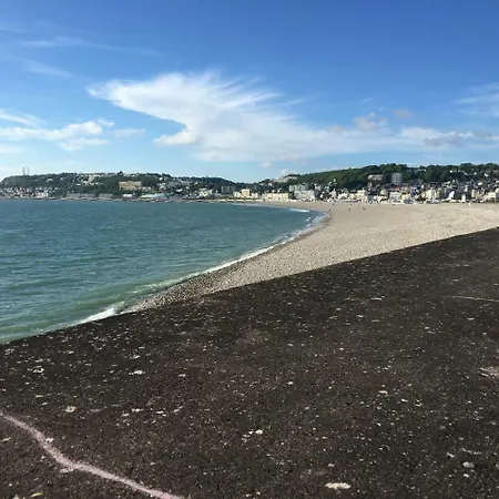 Les Centre & *